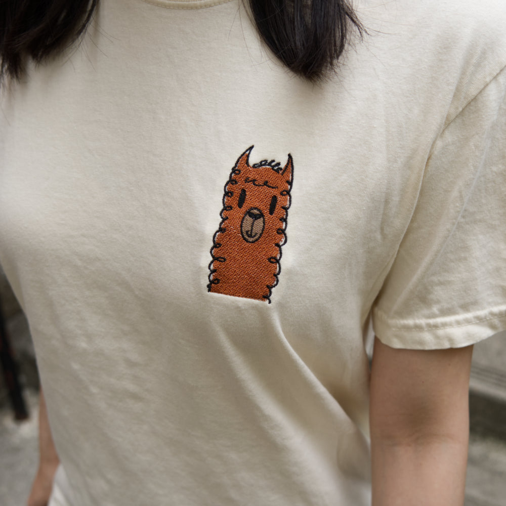 alpaca with curvy outlines embroidered t-shirt